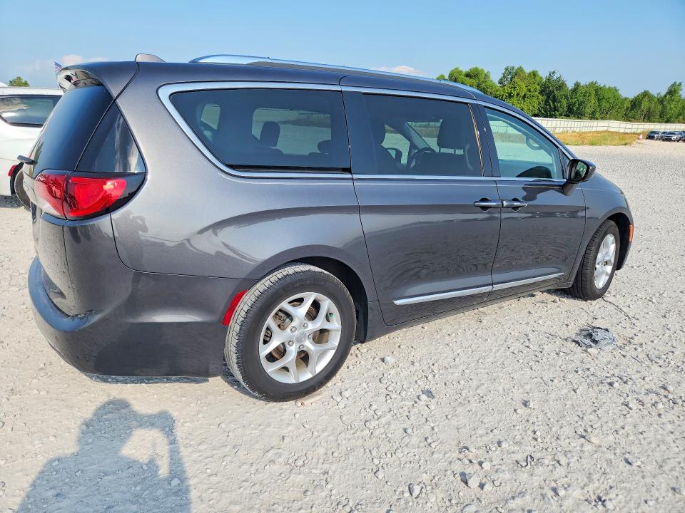 Photo 3 from auction – 2018 CHRYSLER PACIFICA with VIN 2C4RC1BG3JR236373