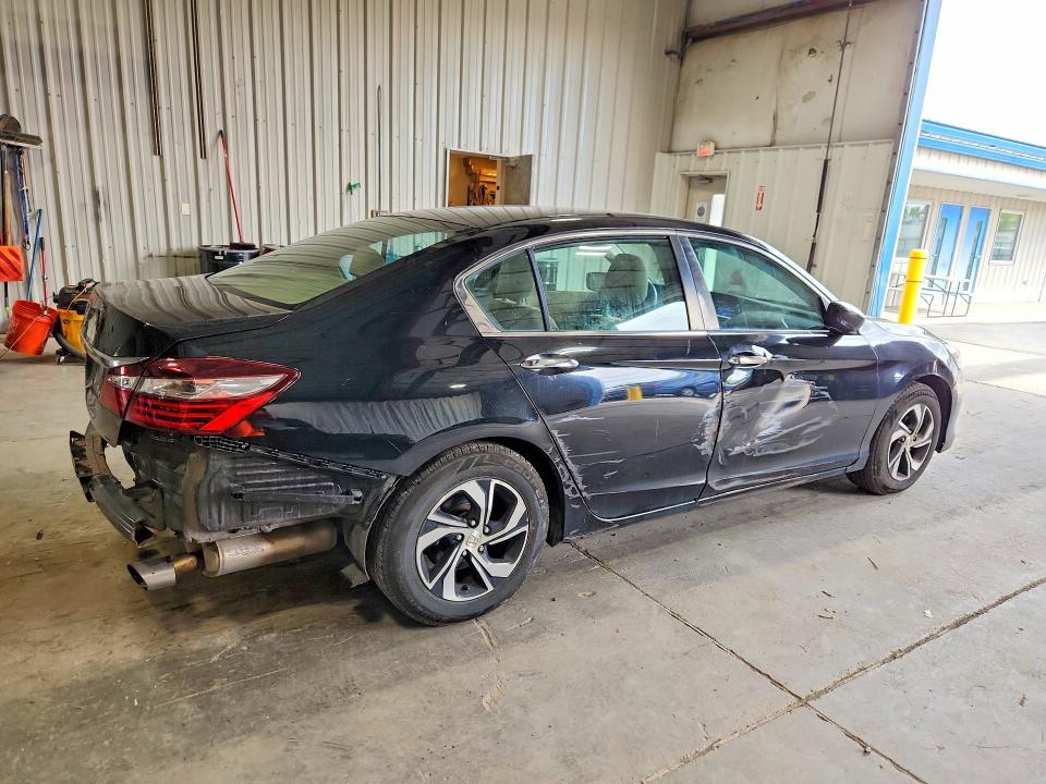 Photo 3 from auction – 2016 HONDA ACCORD with VIN 1HGCR2F39GA049249