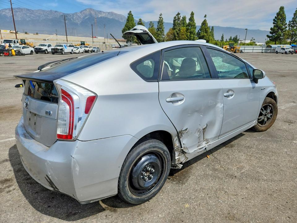 Photo 3 from auction – 2015 TOYOTA PRIUS with VIN JTDKN3DU3F0453238