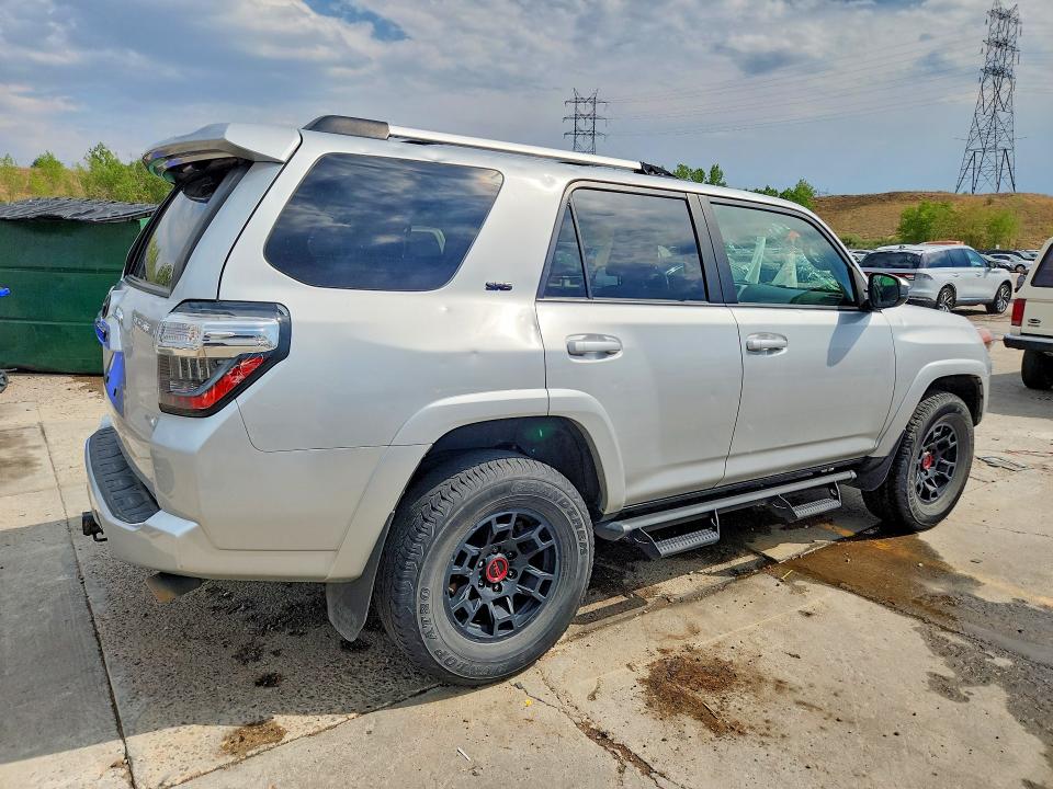 Photo 3 from auction – 2022 TOYOTA 4RUNNER with VIN JTEMU5JR7N6042391