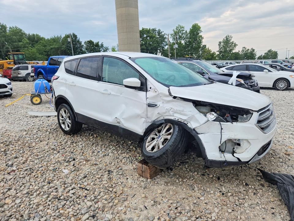 Photo 4 from auction – 2017 FORD ESCAPE with VIN 1FMCU9GD1HUE17853