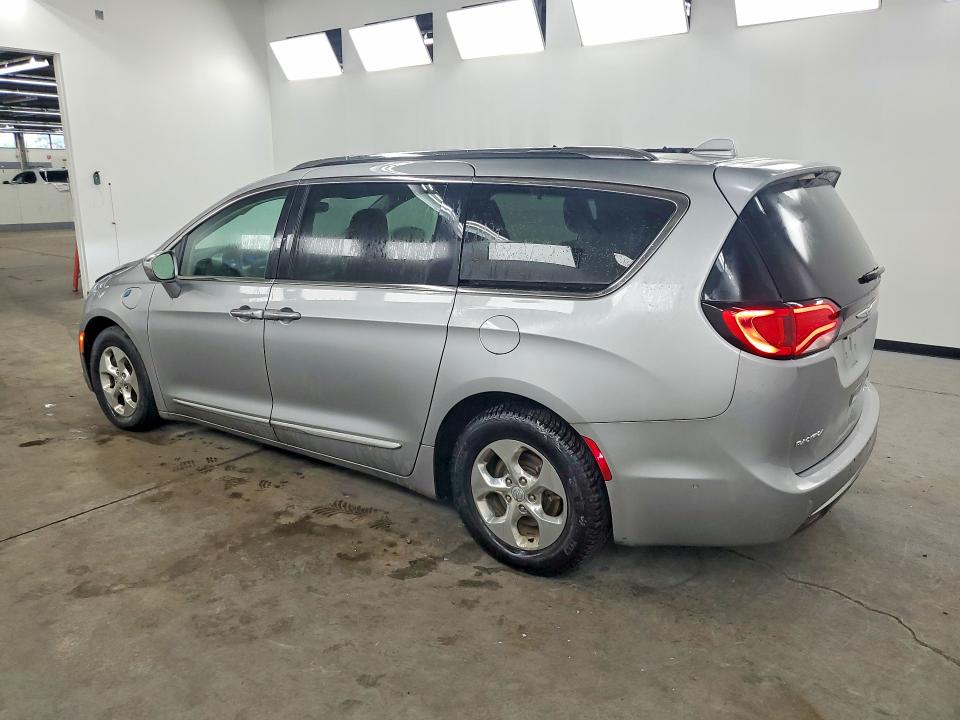 Photo 2 from auction – 2018 CHRYSLER PACIFICA with VIN 2C4RC1N77JR339713
