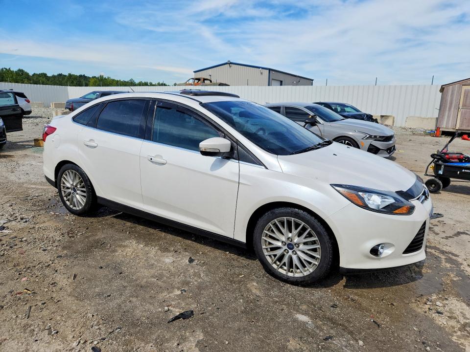 Photo 4 from auction – 2014 FORD FOCUS with VIN 1FADP3J2XEL405082