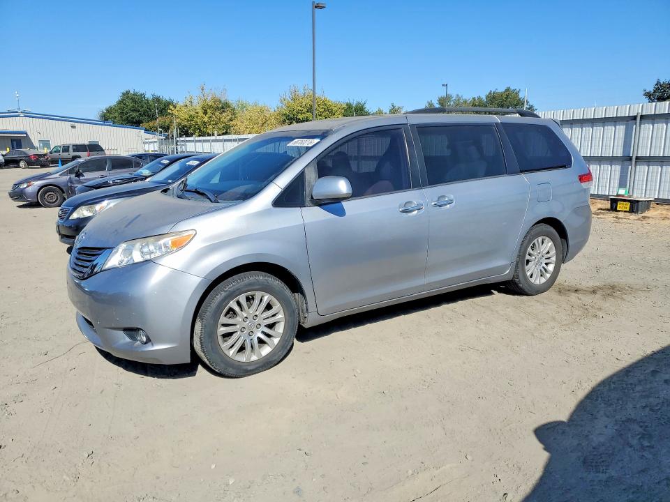 2012 TOYOTA SIENNA - Търг №66760276