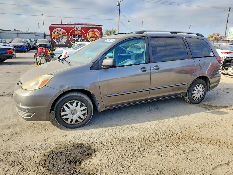 TOYOTA SIENNA 2005 with VIN 5TDZA23C95S358093 - Photo from auction