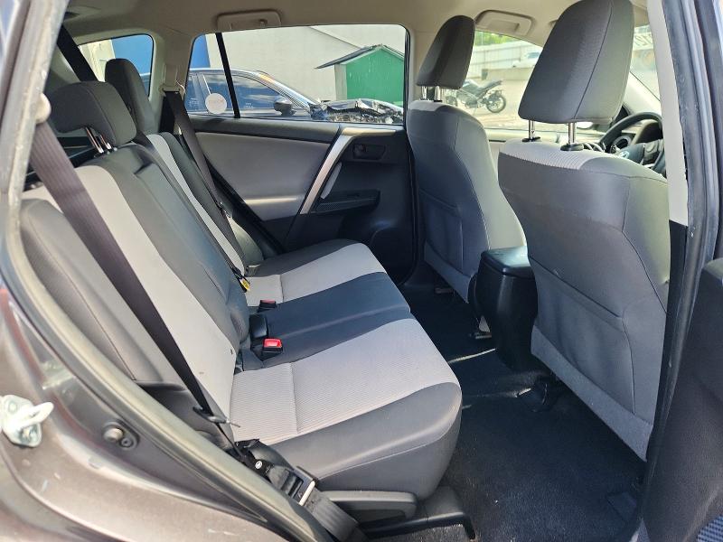 Photo 11 from auction – 2015 TOYOTA RAV4 with VIN JTMBFREV0FJ044311