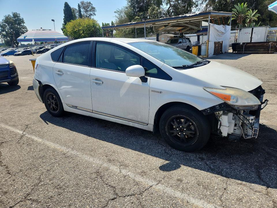 Photo 4 from auction – 2014 TOYOTA PRIUS with VIN JTDKN3DU3E1778755