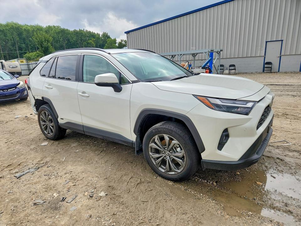 Foto 4 de la subasta – 2022 TOYOTA RAV4 con VIN 4T3B6RFV2NU087952
