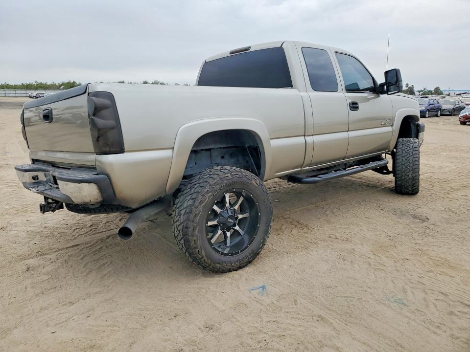 Photo 3 from auction – 2003 CHEVROLET SILVERADO with VIN 1GCHC29173E108964
