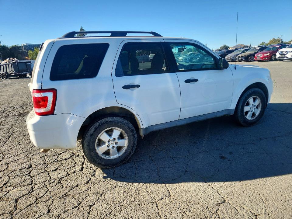 Photo 3 from auction – 2010 FORD ESCAPE with VIN 1FMCU9DGXAKC89824