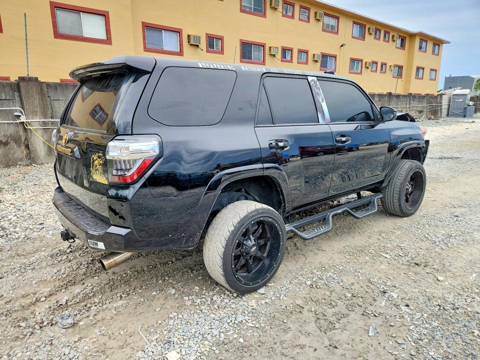 Photo 3 from auction – 2019 TOYOTA 4RUNNER with VIN JTEZU5JR4K5202346