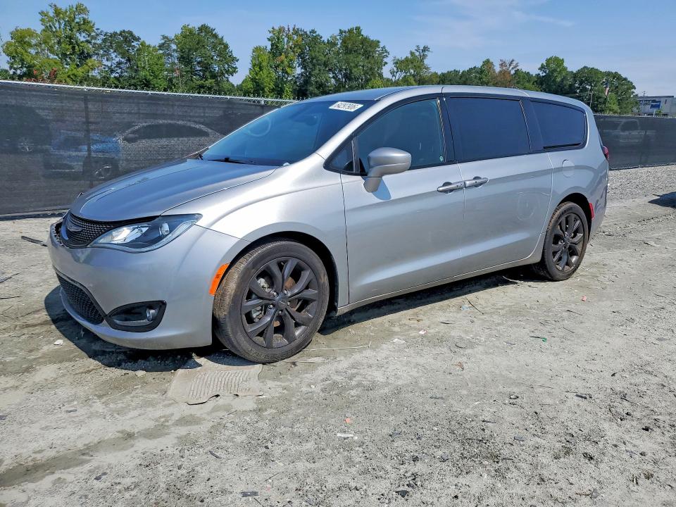 CHRYSLER PACIFICA 2019 with VIN 2C4RC1FGXKR593805 - Photo from auction