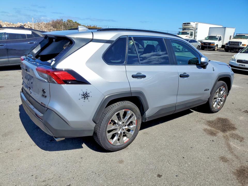 Photo 3 from auction – 2019 TOYOTA RAV4 with VIN JTMC1RFV3KD040781