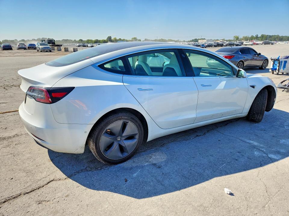 Photo 3 from auction – 2019 TESLA MODEL 3 with VIN 5YJ3E1EA0KF417709