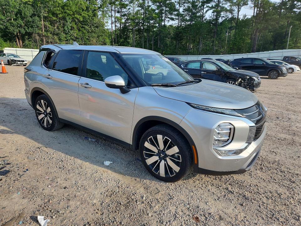 Photo 4 from auction – 2025 MITSUBISHI OUTLANDER with VIN JA4J3VA86SZ013390