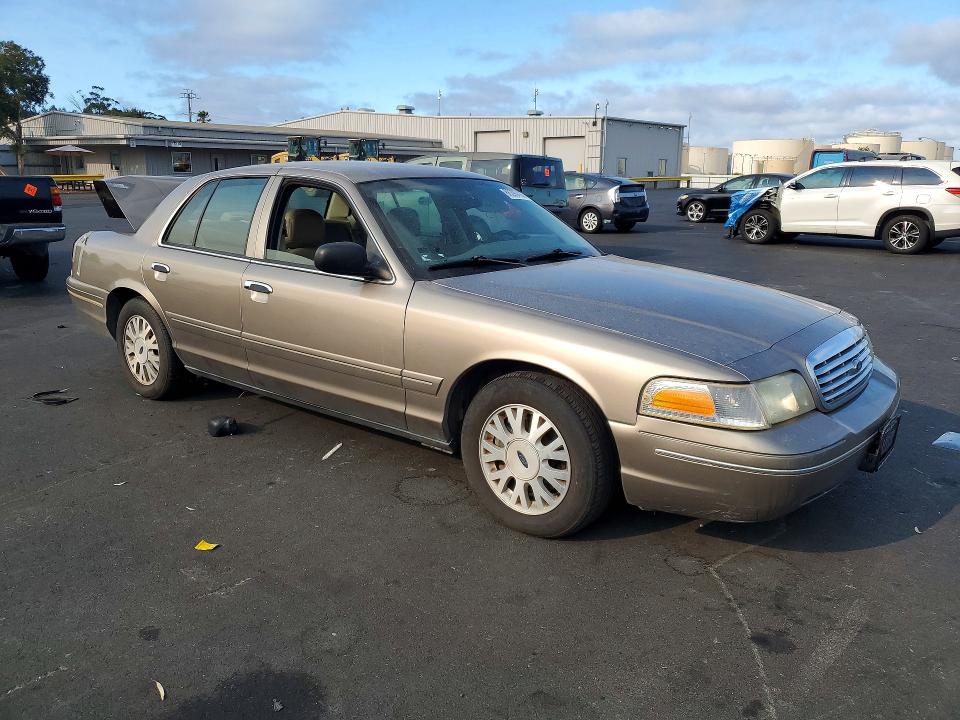 صورة رقم 4 من المزاد - 2004 FORD CROWN VICTORIA مع VIN 2FAFP74W14X148281