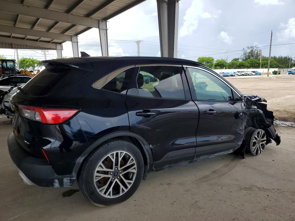 Photo 3 from auction – 2021 FORD ESCAPE with VIN 1FMCU9H60MUB34323