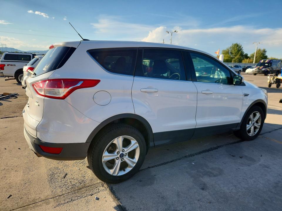 Photo 3 from auction – 2016 FORD ESCAPE with VIN 1FMCU9G97GUA32212