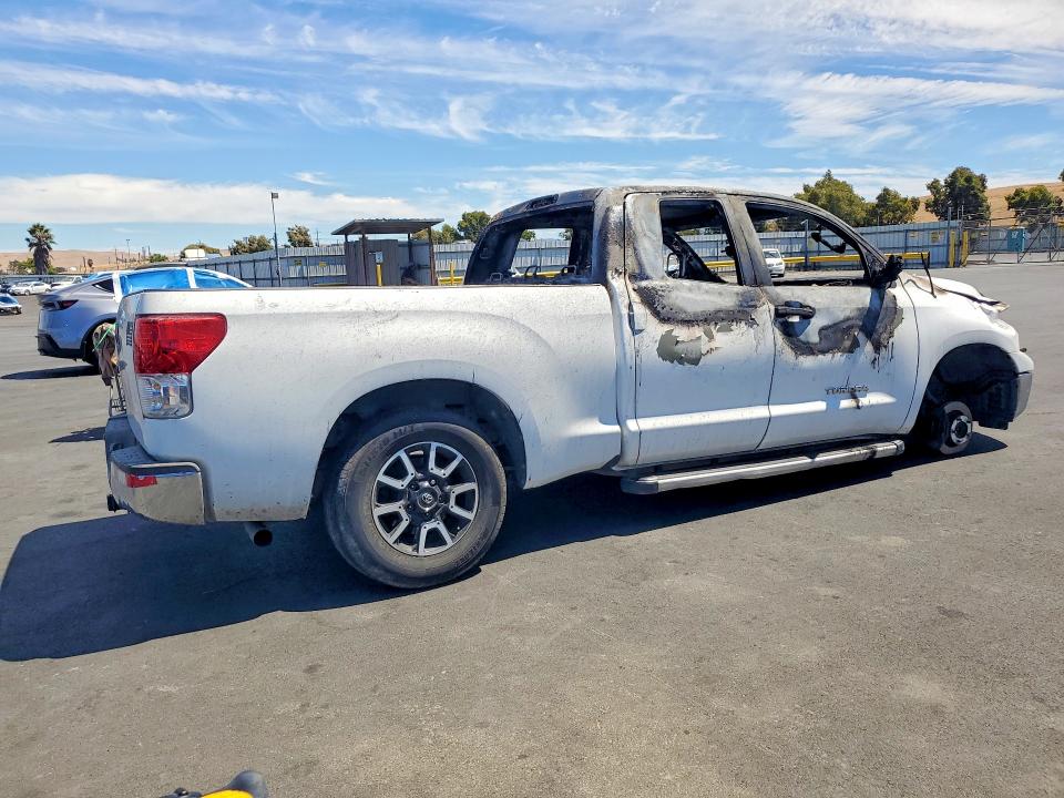 Photo 3 from auction – 2011 TOYOTA TUNDRA with VIN 5TFRM5F18BX032634