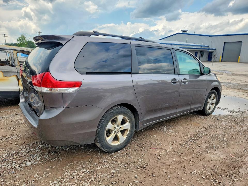 صورة رقم 3 من المزاد - 2011 TOYOTA SIENNA مع VIN 5TDKK3DC3BS076787