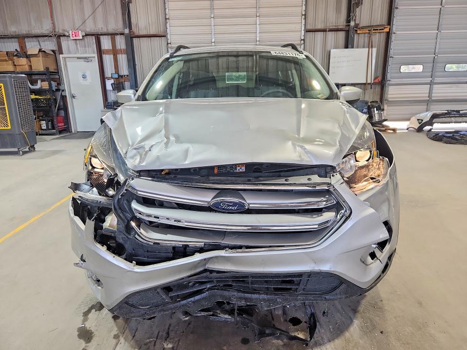 Photo 5 from auction – 2017 FORD ESCAPE with VIN 1FMCU0G98HUE52977