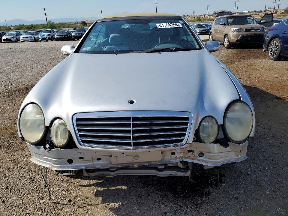 Снимка 5 от търг – 2001 MERCEDES-BENZ CLK с VIN WDBLK70GX1T056443