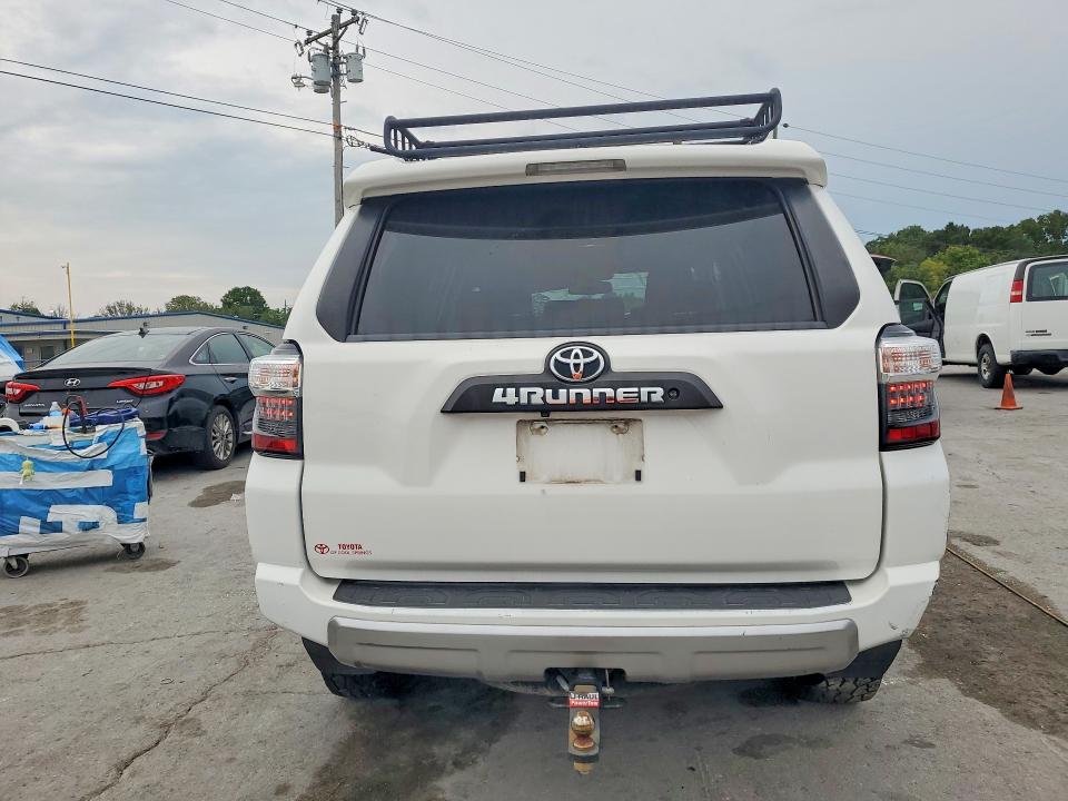 Photo 6 from auction – 2019 TOYOTA 4RUNNER with VIN JTEBU5JR4K5631634
