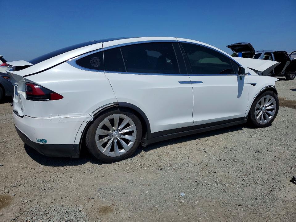 Photo 3 from auction – 2020 TESLA MODEL X with VIN 5YJXCDE25LF303711