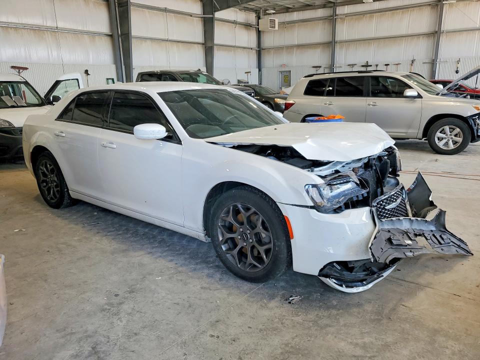 Снимка 4 от търг – 2018 CHRYSLER 300 с VIN 2C3CCAGG2JH141392