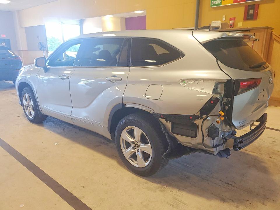 Photo 2 from auction – 2022 TOYOTA HIGHLANDER with VIN 5TDBZRBHXNS560666
