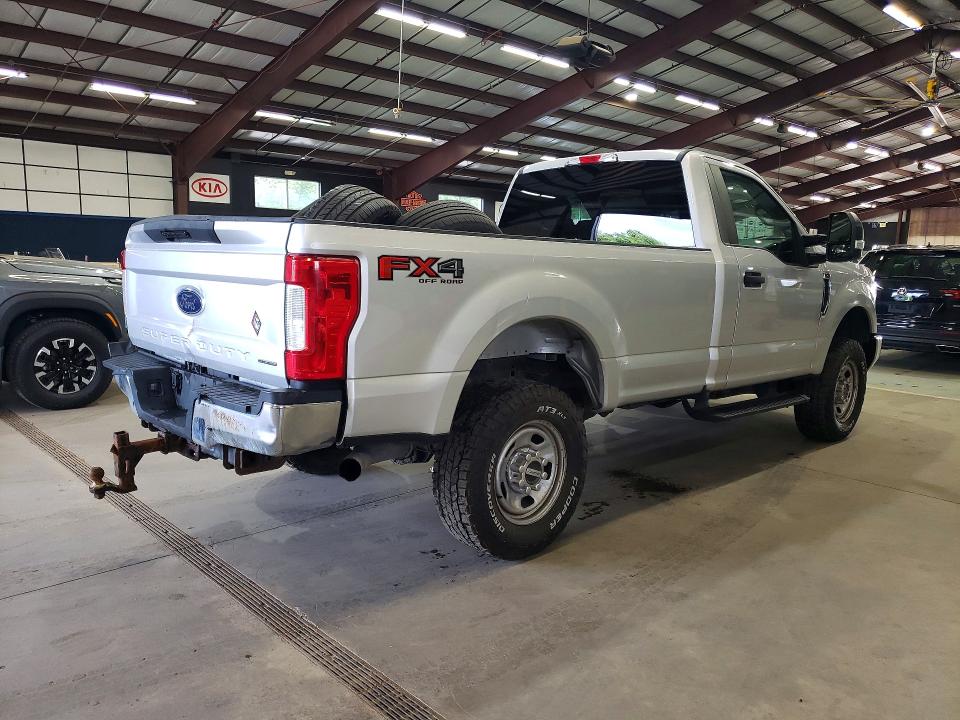 Photo 3 from auction – 2017 FORD F350 with VIN 1FTRF3B65HEF41567