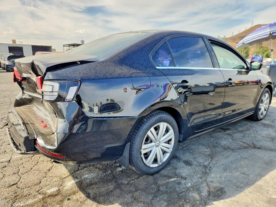 Photo 3 from auction – 2017 VOLKSWAGEN JETTA with VIN 3VW2B7AJ7HM391236