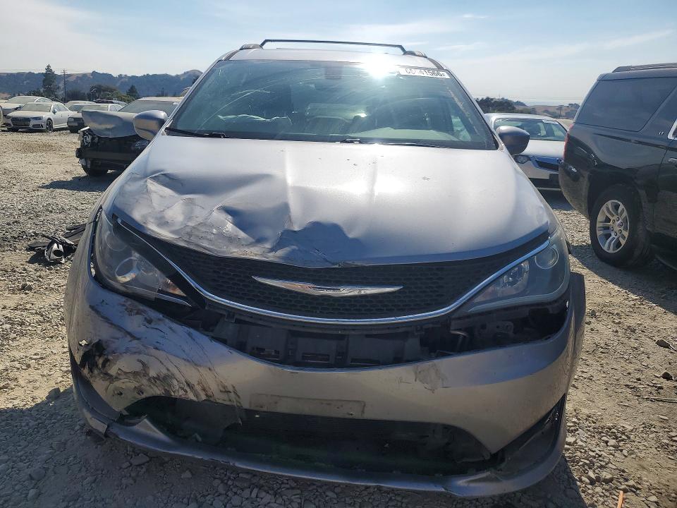 Photo 5 from auction – 2017 CHRYSLER PACIFICA with VIN 2C4RC1BG9HR523940