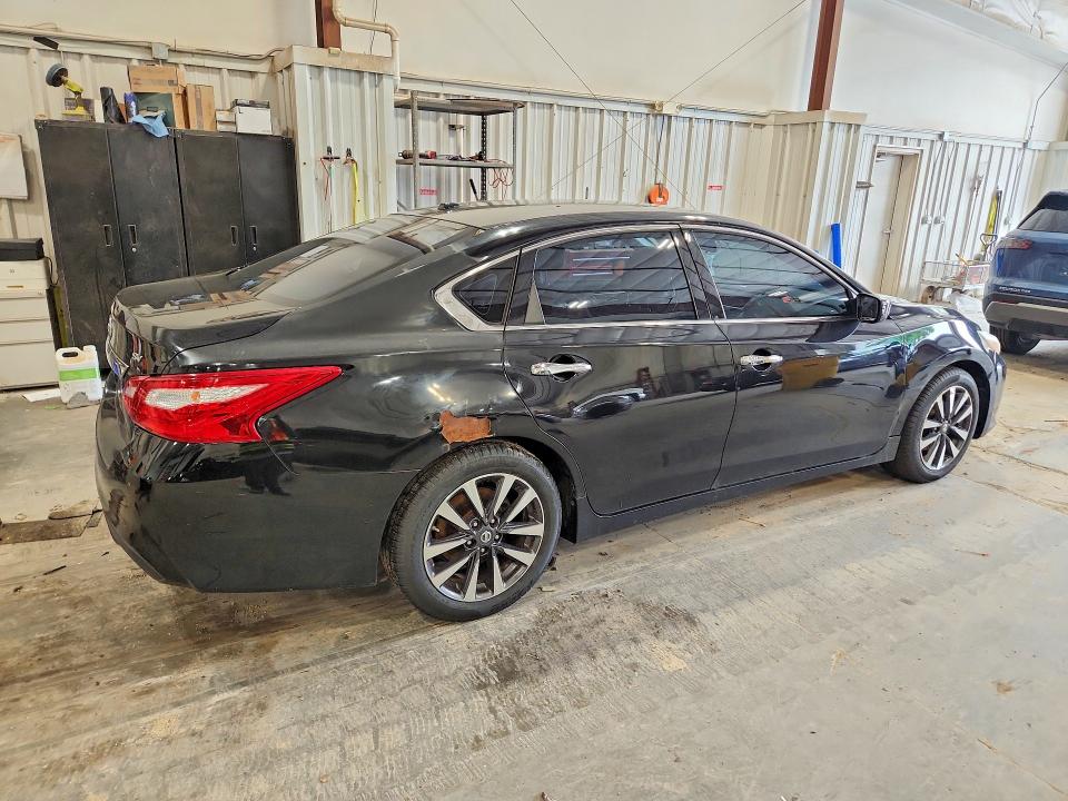Photo 3 from auction – 2017 NISSAN ALTIMA with VIN 1N4AL3APXHC207620