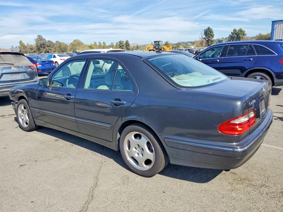 Photo 2 from auction – 2001 MERCEDES-BENZ E with VIN WDBJF83J01X061328