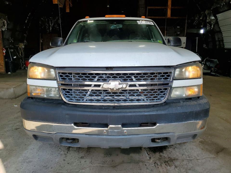 Photo 5 from auction – 2005 CHEVROLET SILVERADO with VIN 1GCHK29U75E313362