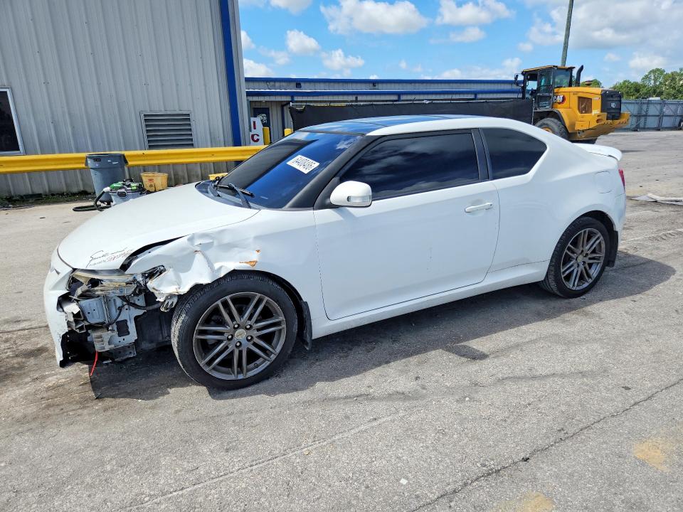 SCION TC 2011 with VIN JTKJF5C77B3016568 - Photo from auction