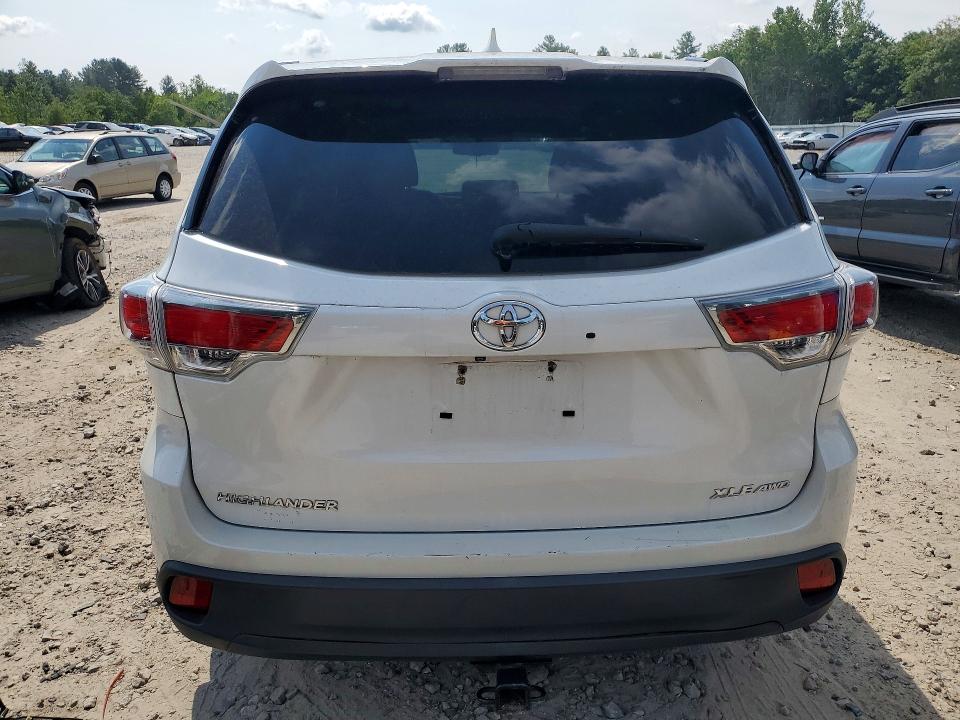 Photo 6 from auction – 2015 TOYOTA HIGHLANDER with VIN 5TDJKRFH6FS123971