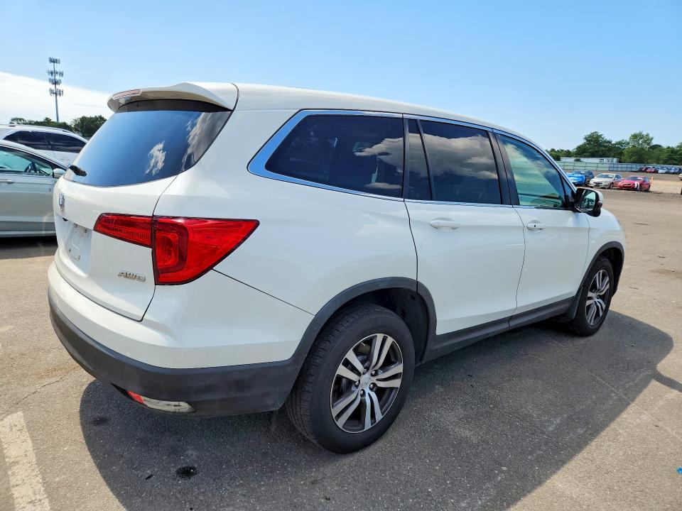 Фото 3 с аукциона – 2017 HONDA PILOT с VIN 5FNYF6H81HB096250