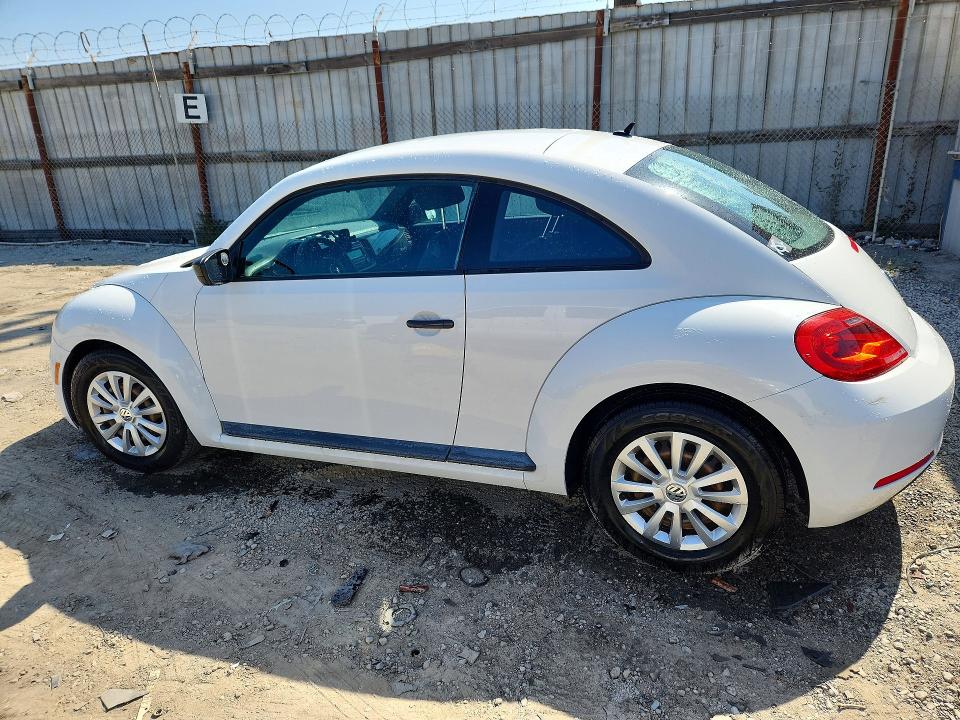 Photo 2 from auction – 2012 VOLKSWAGEN BEETLE with VIN 3VWAP7AT5CM648532