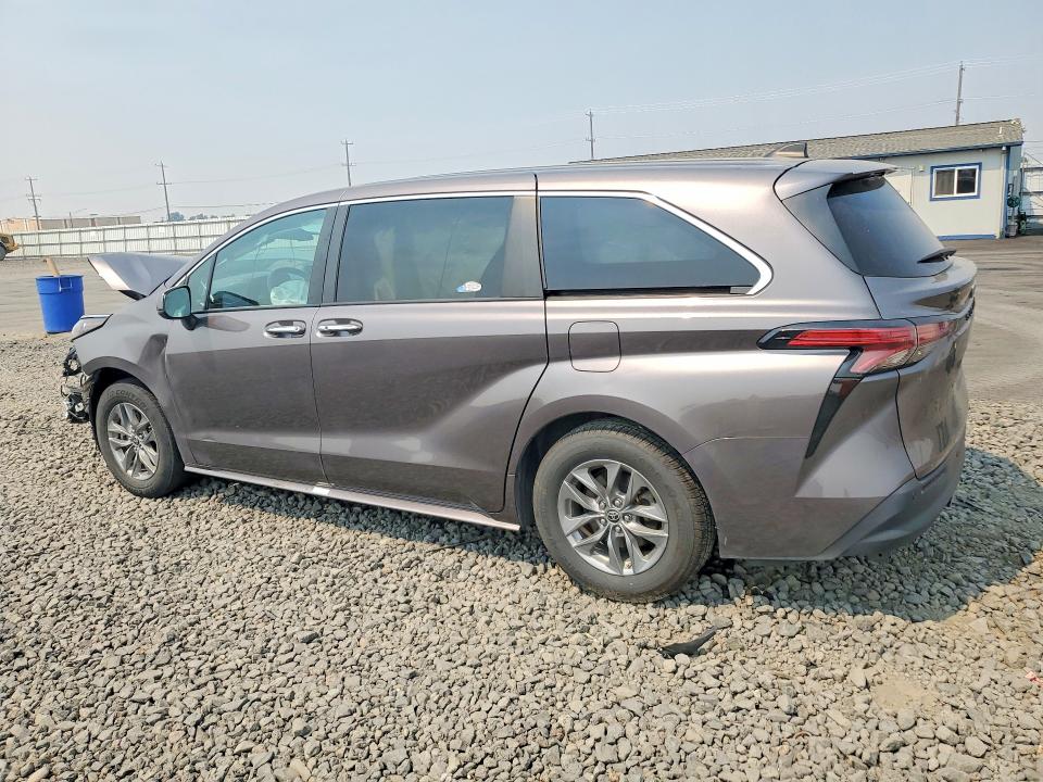 Photo 2 from auction – 2022 TOYOTA SIENNA with VIN 5TDYRKEC4NS093309
