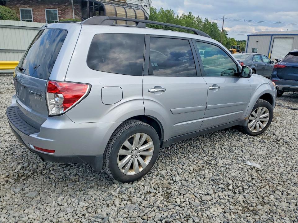 Photo 3 from auction – 2013 SUBARU FORESTER with VIN JF2SHAEC4DH413977