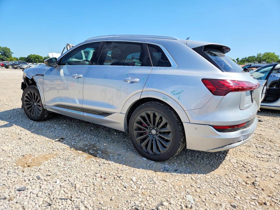 Photo 2 from auction – 2019 AUDI E-TRON with VIN WA1VABGE2KB022096