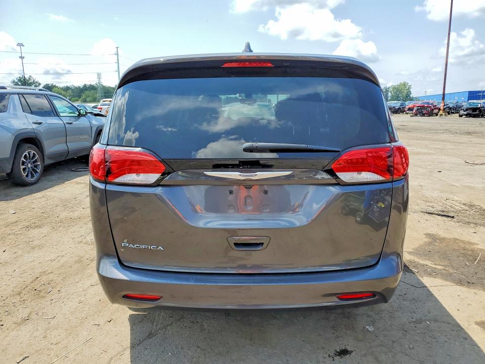 Photo 6 from auction – 2017 CHRYSLER PACIFICA with VIN 2C4RC1DG9HR720183