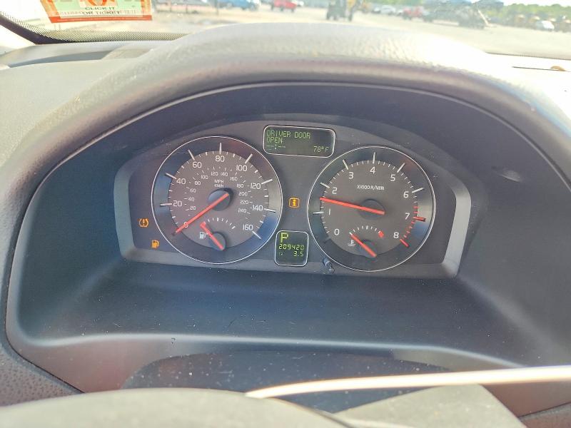 Photo 9 from auction – 2011 VOLVO C30 with VIN YV1672MK2B2210159