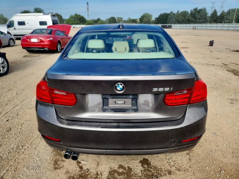 Photo 6 from auction – 2013 BMW 328 with VIN WBA3A5C51DF356195