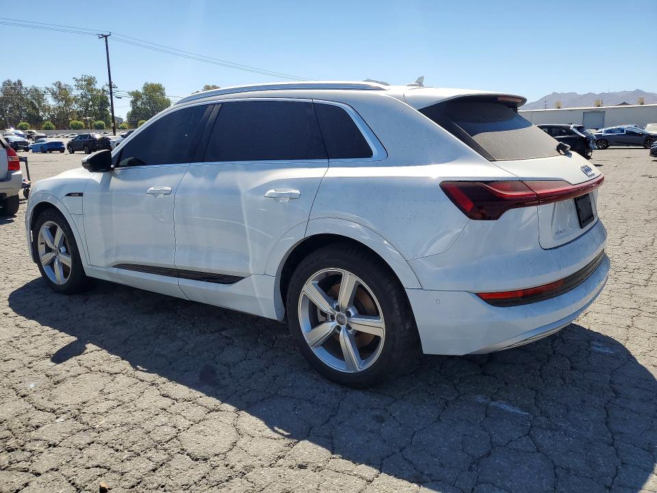 Photo 2 from auction – 2019 AUDI E-TRON with VIN WA1VABGE5KB014672