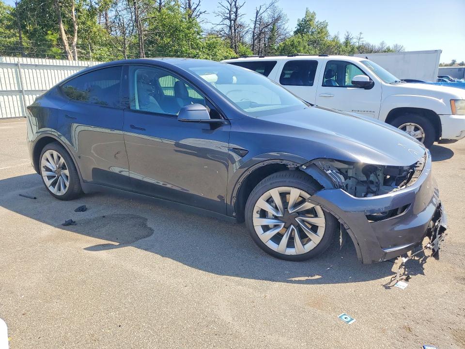 Снимка 4 от търг – 2026 TESLA MODEL Y с VIN 7SAYGDEE1TA387545