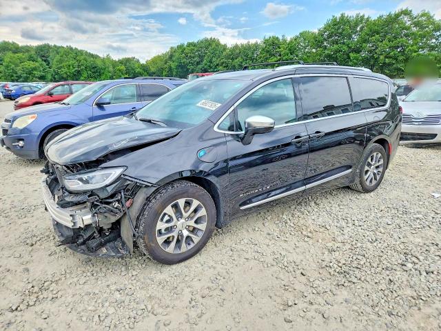 CHRYSLER PACIFICA 2025 with VIN 2C4RC1N76SR505463 - Photo from auction
