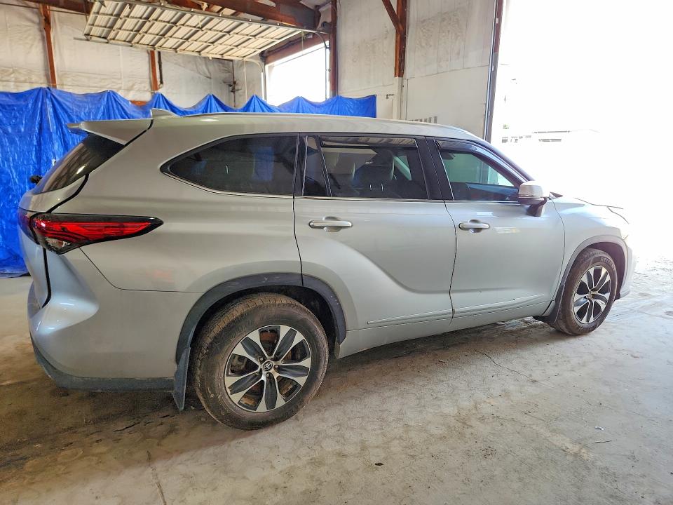 Photo 3 from auction – 2021 TOYOTA HIGHLANDER with VIN 5TDGZRBH8MS543157